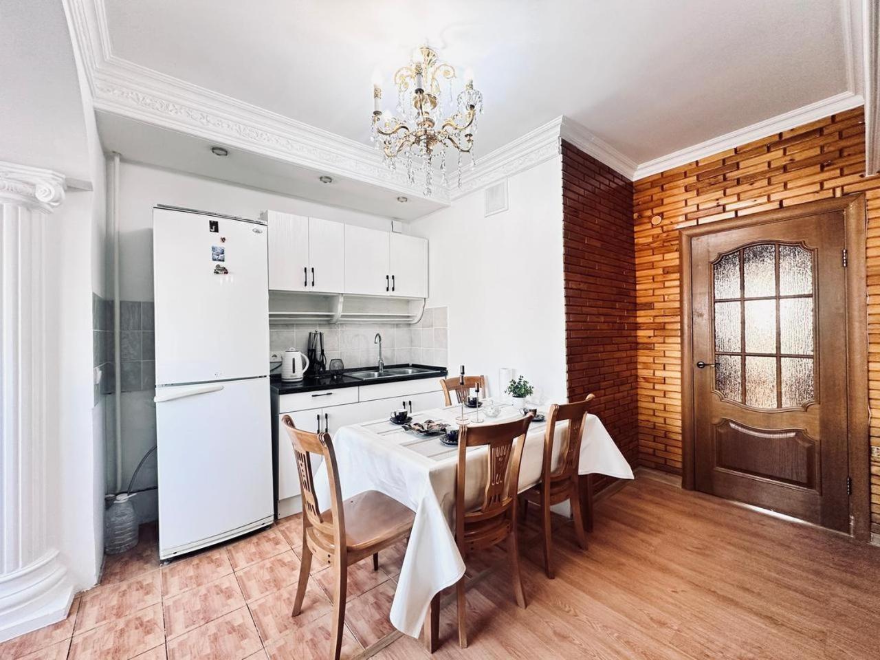 3 Ком Квартира На Абая Сейфуллина Алматы Экстерьер фото